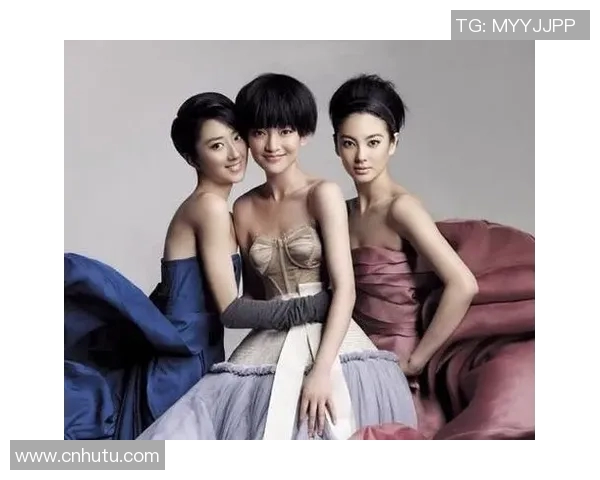 女明星与足球巨星亲密合影瞬间揭示娱乐圈与体育界的交集与魅力